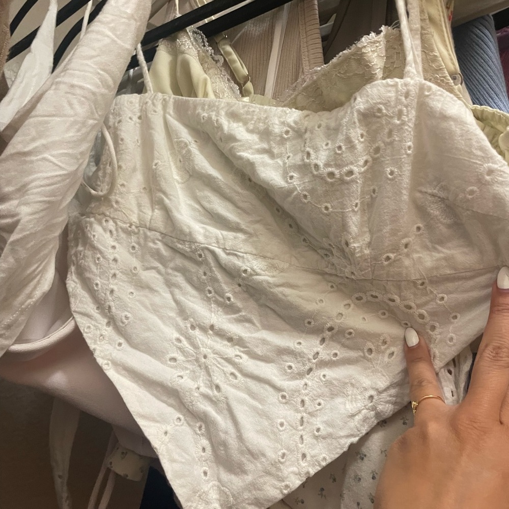 isabelle's cabinet top